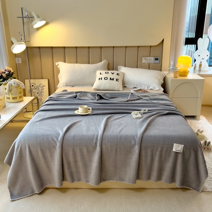 91家纺网 家纺一手货源 找家纺 （总）美梦莱 2022新款华夫格牛奶绒双层复合毯空调毯（支持一件代发）