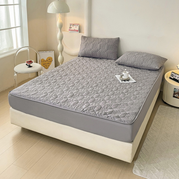 91家纺网 家纺一手货源 找家纺 维娜斯 2024新款防水夹棉床笠 四叶草浅灰