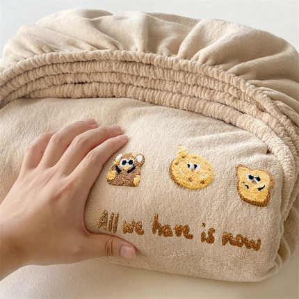 91家纺网 家纺一手货源 找家纺 （总）布卢姆床垫 2025新款A类牛奶绒毛巾绣床笠