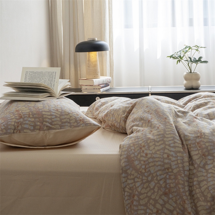 91家纺网 家纺一手货源 找家纺 2024新款纯棉50支大提花全棉人字纹提花床单被套枕套1.8床笠双人床单1.5笠加大220×240被套民宿小众四件套 烂漫烟花  金