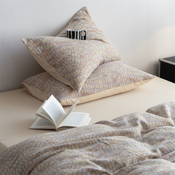 91家纺网 家纺一手货源 找家纺 2024新款纯棉50支大提花全棉人字纹提花床单被套枕套1.8床笠双人床单1.5笠加大220×240被套民宿小众四件套 烂漫烟花  金