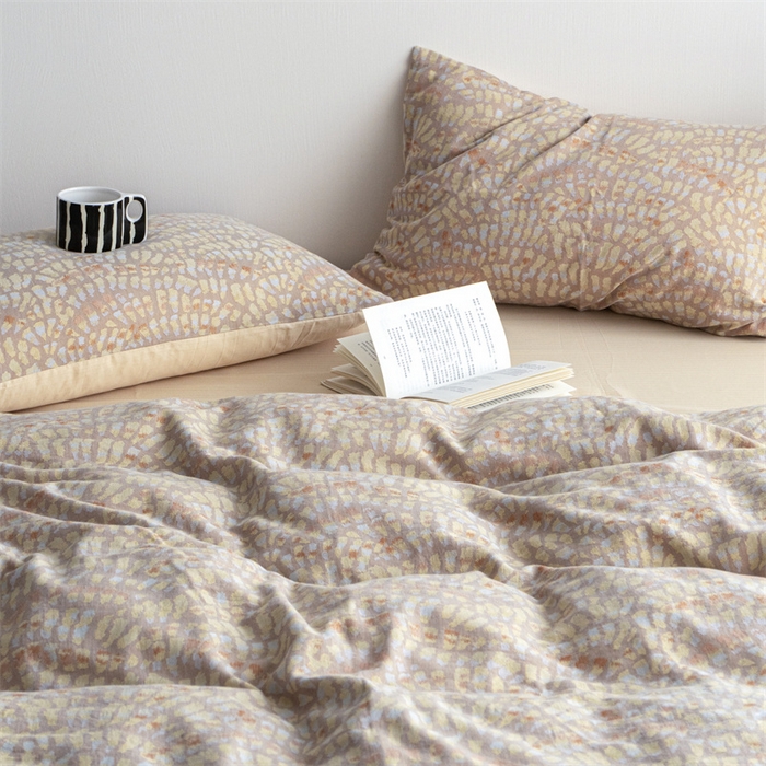 91家纺网 家纺一手货源 找家纺 2024新款纯棉50支大提花全棉人字纹提花床单被套枕套1.8床笠双人床单1.5笠加大220×240被套民宿小众四件套 烂漫烟花  金