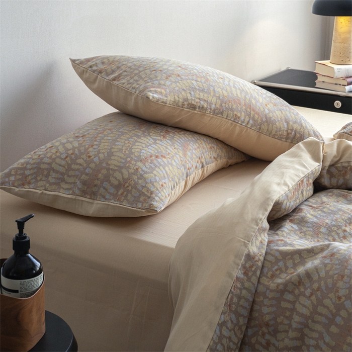 91家纺网 家纺一手货源 找家纺 2024新款纯棉50支大提花全棉人字纹提花床单被套枕套1.8床笠双人床单1.5笠加大220×240被套民宿小众四件套 烂漫烟花  金