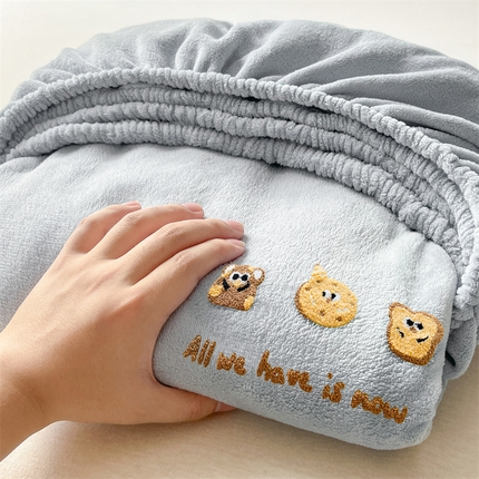 91家纺网 家纺一手货源 找家纺 布卢姆床垫 2025新款A类牛奶绒毛巾绣床笠二 曲奇饼干-雾霾蓝