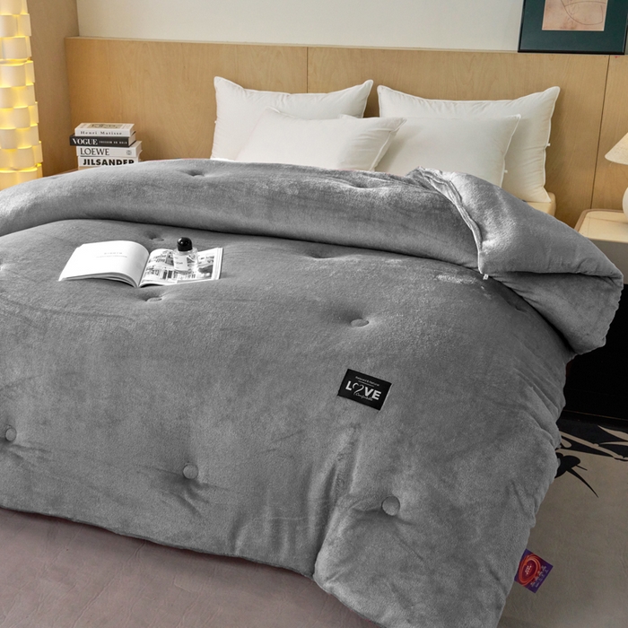 91家纺网 家纺一手货源 找家纺 侨鑫 2024新款A类牛奶绒羽丝棉加厚冬被 被子被芯 气质灰