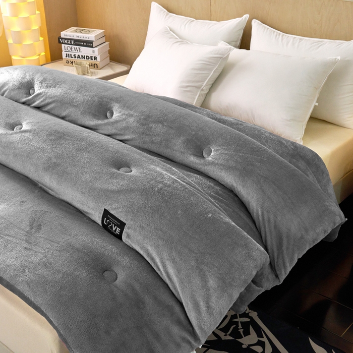 91家纺网 家纺一手货源 找家纺 侨鑫 2024新款A类牛奶绒羽丝棉加厚冬被 被子被芯 气质灰