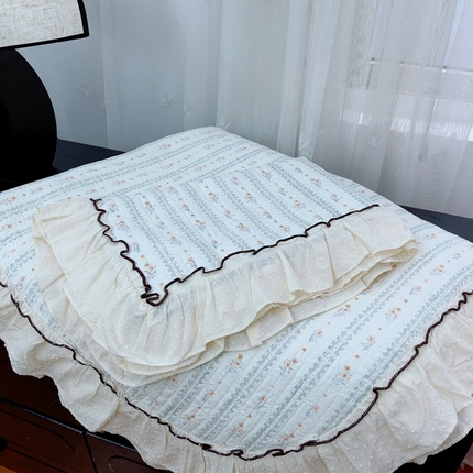 91家纺网 家纺一手货源 找家纺 （总）暖居 2025新款韩系高温砂洗棉花泡泡花边款床盖三件套绗缝加棉防滑床单