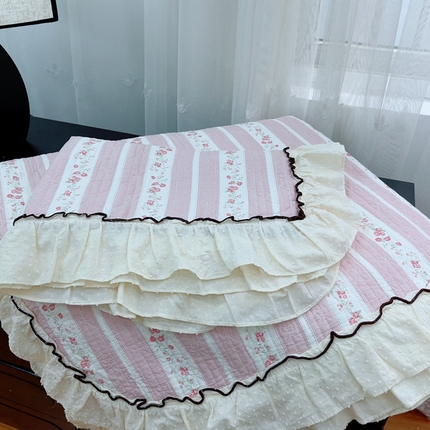 91家纺网 家纺一手货源 找家纺 （总）暖居 2025新款韩系高温砂洗棉花泡泡花边款床盖三件套绗缝加棉防滑床单