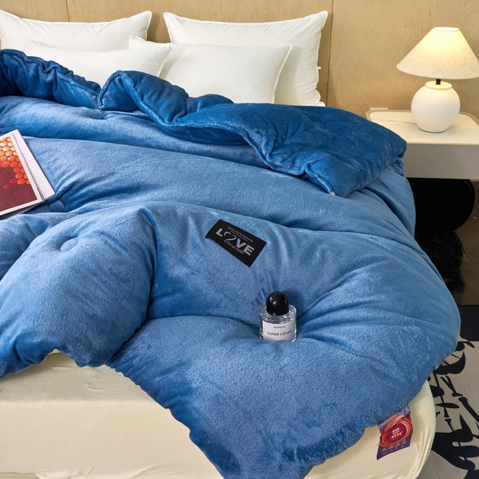 91家纺网 家纺一手货源 找家纺 侨鑫 2024新款A类牛奶绒羽丝棉加厚冬被 被子被芯 星辰蓝