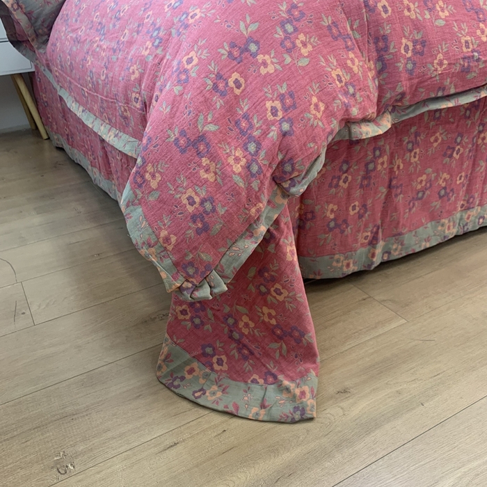 91家纺网 家纺一手货源 找家纺 鲁爱家纺供货 2025新款全棉色织双层纱花边款四件套 诗意-粉