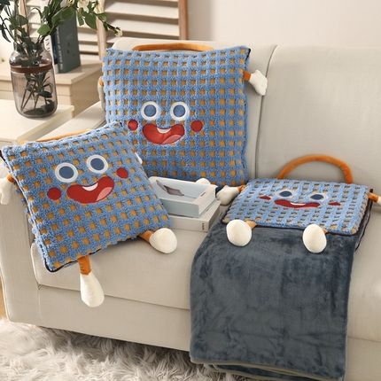 91家纺网 家纺一手货源 找家纺 （总）素玖抱枕被 2024新款法莱绒羊羔绒提花抱枕毯-娜娜贝儿