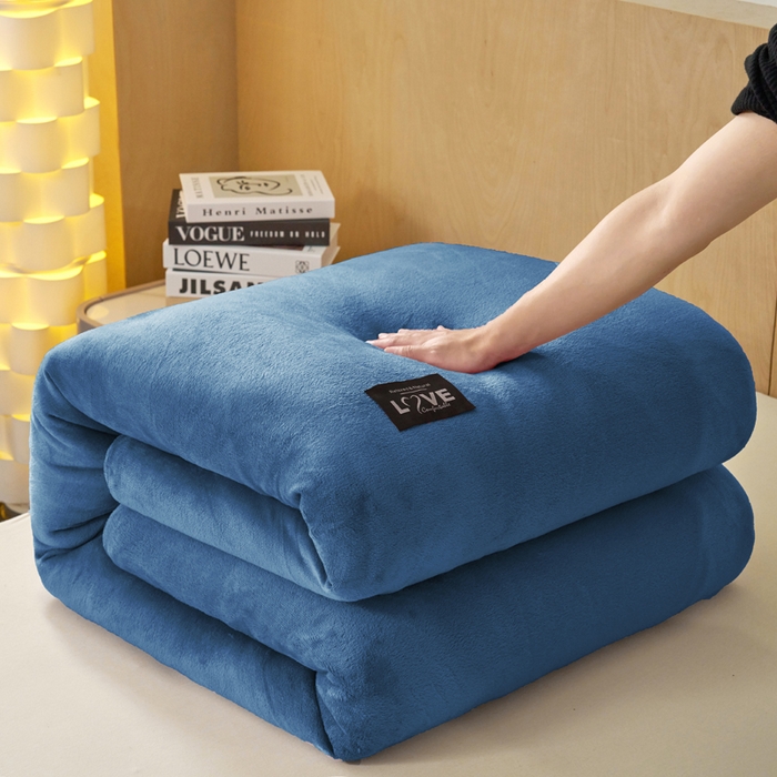 91家纺网 家纺一手货源 找家纺 侨鑫 2024新款A类牛奶绒羽丝棉加厚冬被 被子被芯 星辰蓝