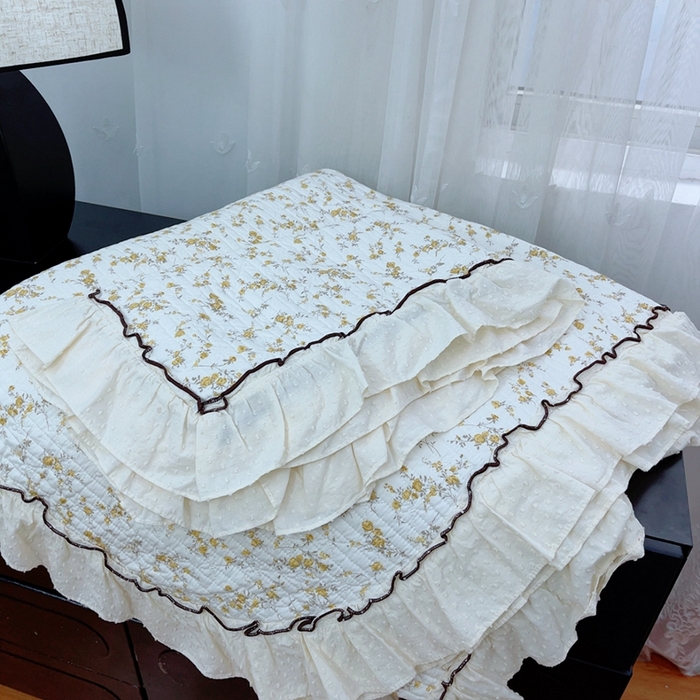 91家纺网 家纺一手货源 找家纺 暖居 2024新款韩系高温砂洗棉花泡泡花边款床盖三件套绗缝加棉防滑床单 丽芙