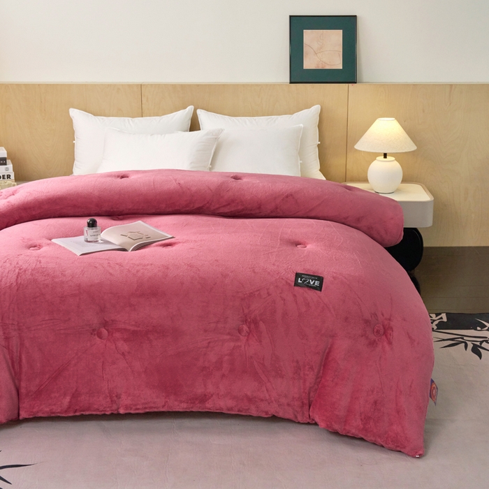 91家纺网 家纺一手货源 找家纺 侨鑫 2024新款A类牛奶绒羽丝棉加厚冬被 被子被芯 豆沙粉