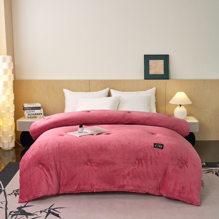 91家纺网 家纺一手货源 找家纺 侨鑫 2024新款A类牛奶绒羽丝棉加厚冬被 被子被芯 豆沙粉