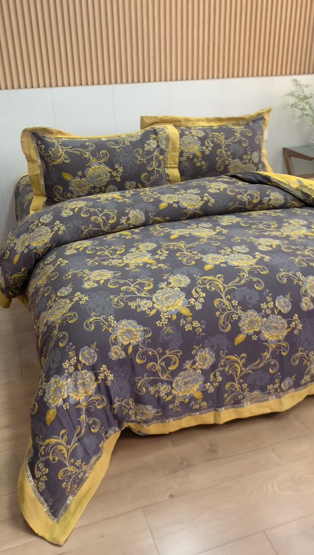 91家纺网 家纺一手货源 找家纺 鲁爱 2025新款全棉色织双层纱新款镂空四件套 陌上花开-黑金