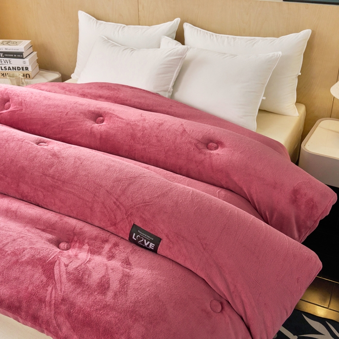 91家纺网 家纺一手货源 找家纺 侨鑫 2024新款A类牛奶绒羽丝棉加厚冬被 被子被芯 豆沙粉