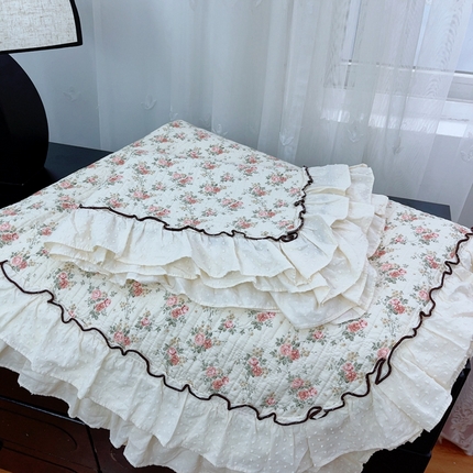 91家纺网 家纺一手货源 找家纺 （总）暖居 2025新款韩系高温砂洗棉花泡泡花边款床盖三件套绗缝加棉防滑床单