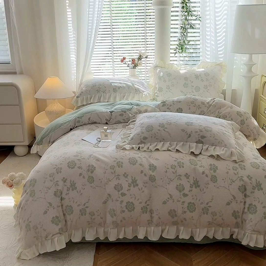91家纺网 家纺一手货源 找家纺 大麦家纺 2024新款高克重牛奶绒雕花四件套 爱丽丝-浅绿