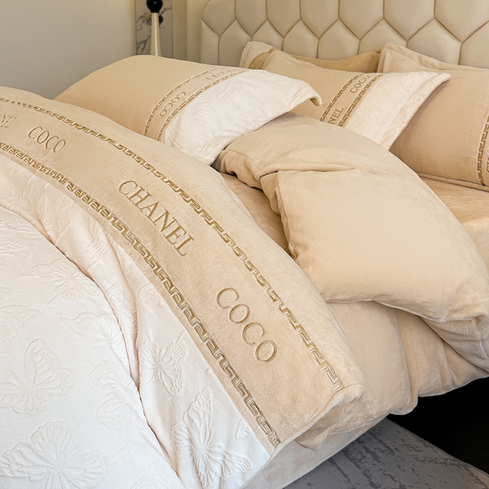 91家纺网 家纺一手货源 找家纺 宅家居 2024新款雕花拼接刺绣全消光A类高克重牛奶绒四件套-蝶之舞系列 蝶之舞-香槟