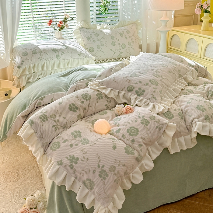 91家纺网 家纺一手货源 找家纺 大麦家纺 2024新款高克重牛奶绒雕花四件套 爱丽丝-浅绿