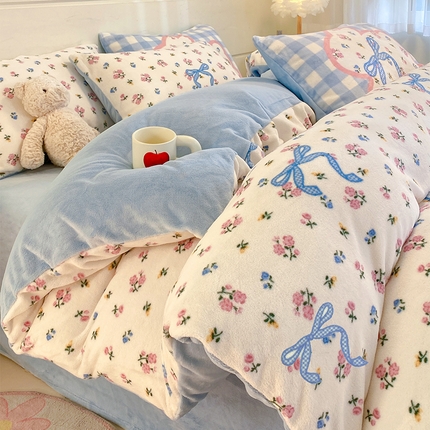 91家纺网 家纺一手货源 找家纺 如一 2024新款A类高克重印花牛奶绒四件套 花飞舞