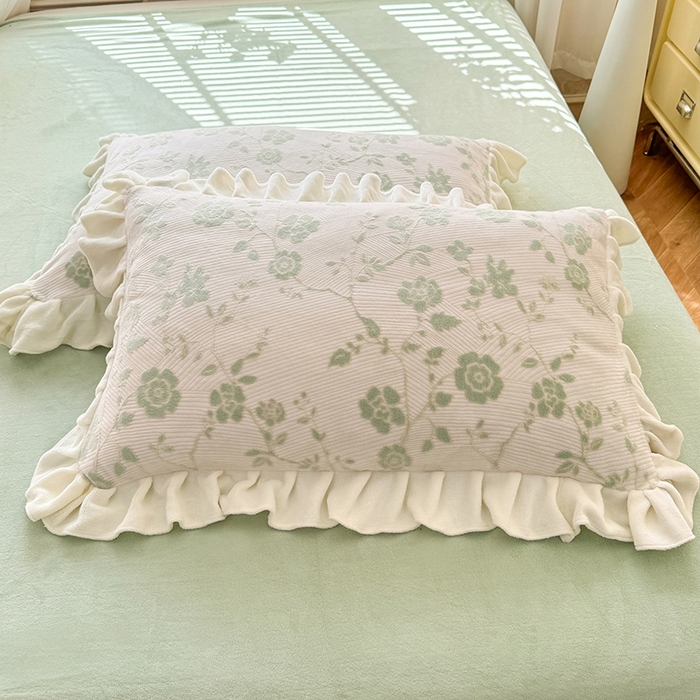 91家纺网 家纺一手货源 找家纺 大麦家纺 2024新款高克重牛奶绒雕花四件套 爱丽丝-浅绿