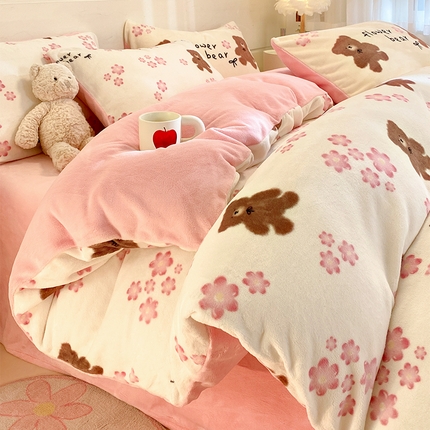 91家纺网 家纺一手货源 找家纺 如一 2024新款A类高克重印花牛奶绒四件套 熊花花