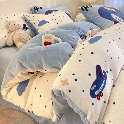 91家纺网 家纺一手货源 找家纺 如一 2024新款A类高克重印花牛奶绒四件套 蓝飞机