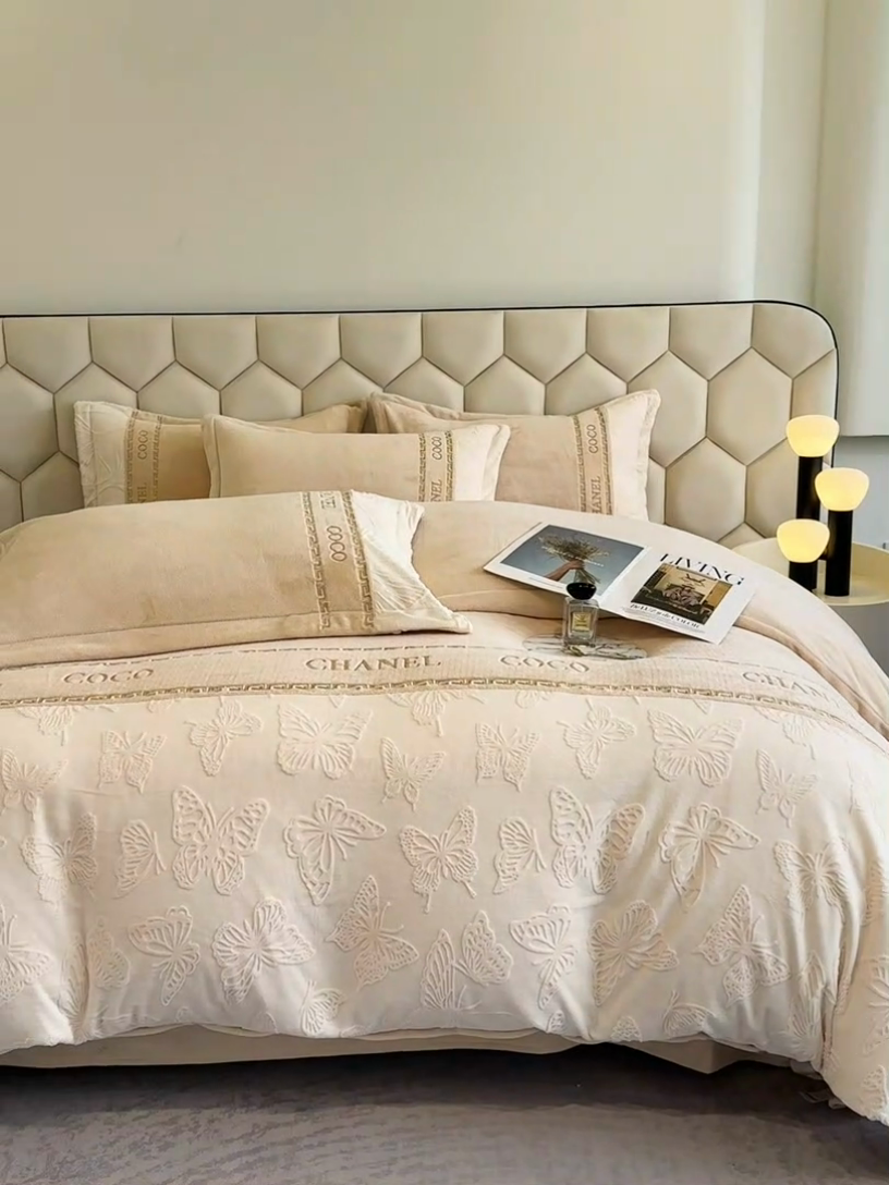 91家纺网 家纺一手货源 找家纺 宅家居 2024新款雕花拼接刺绣全消光A类高克重牛奶绒四件套-蝶之舞系列 蝶之舞-香槟