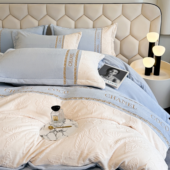 91家纺网 家纺一手货源 找家纺 宅家居 2024新款雕花拼接刺绣全消光A类高克重牛奶绒四件套-蝶之舞系列 蝶之舞-淡蓝