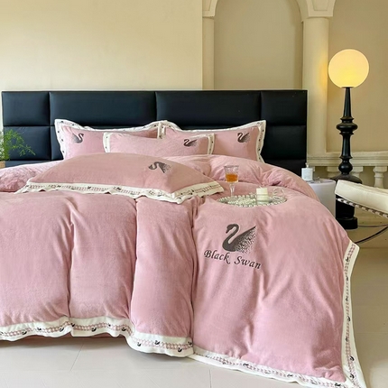 未来家居 2024新款全消光天鹅刺绣牛奶绒四件套（电商控价格不低于400） 粉色
