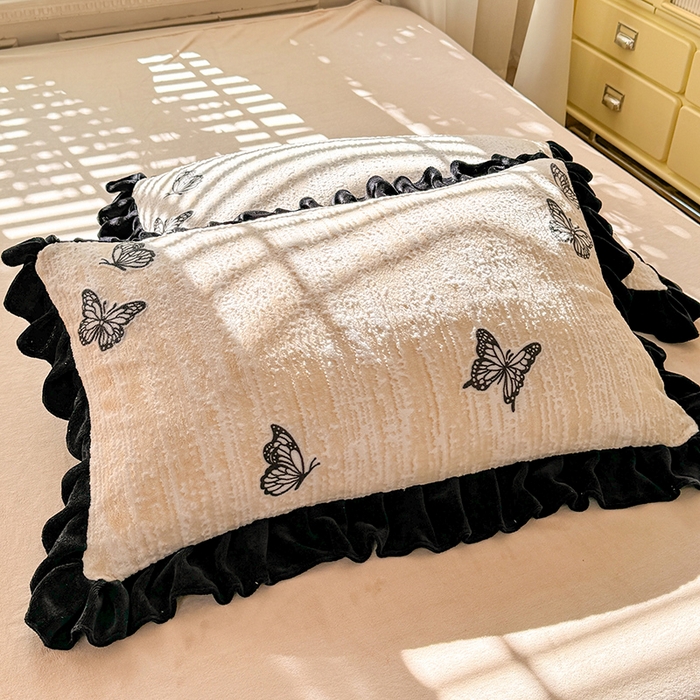 91家纺网 家纺一手货源 找家纺 大麦家纺 2024新款高克重牛奶绒雕花四件套 蝴蝶