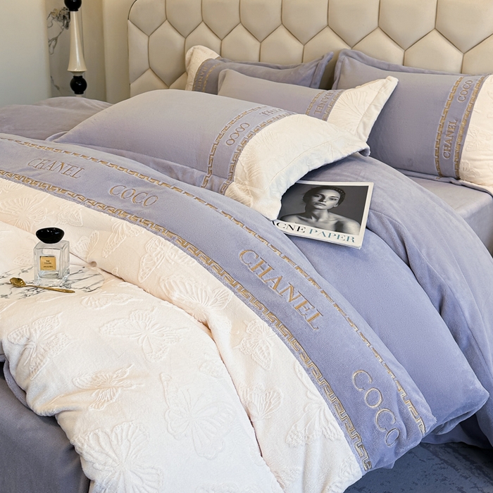 91家纺网 家纺一手货源 找家纺 宅家居 2024新款雕花拼接刺绣全消光A类高克重牛奶绒四件套-蝶之舞系列 蝶之舞-浅紫