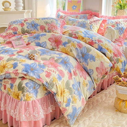 91家纺网 家纺一手货源 找家纺 （总）提花大世界 2025直播爆款高克重牛奶绒印花夹棉蕾丝花边床盖床裙单件三件四件套