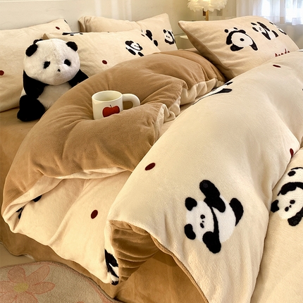 91家纺网 家纺一手货源 找家纺 如一 2024新款A类高克重印花牛奶绒四件套 熊猫咖
