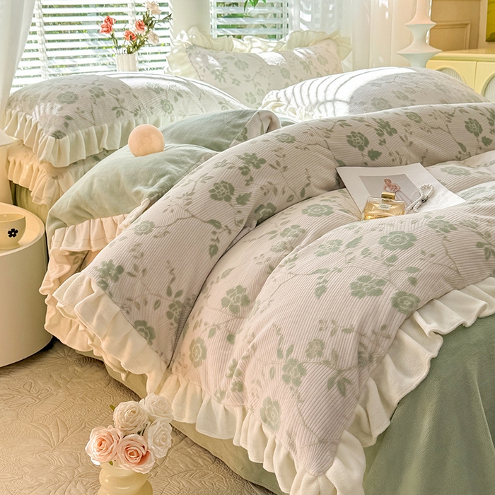 91家纺网 家纺一手货源 找家纺 大麦家纺 2024新款高克重牛奶绒雕花四件套 爱丽丝-浅绿