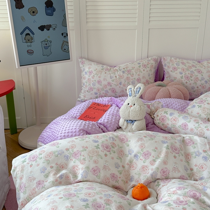 91家纺网 家纺一手货源 找家纺 柚子YOUTH 2024新款全棉双层纱豆豆婴儿绒床盖四件套 花园小猫