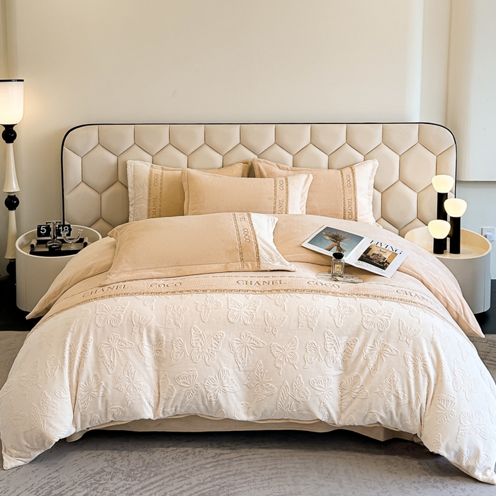 91家纺网 家纺一手货源 找家纺 宅家居 2024新款雕花拼接刺绣全消光A类高克重牛奶绒四件套-蝶之舞系列 蝶之舞-香槟