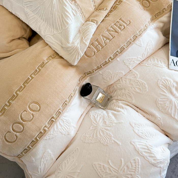 91家纺网 家纺一手货源 找家纺 宅家居 2024新款雕花拼接刺绣全消光A类高克重牛奶绒四件套-蝶之舞系列 蝶之舞-香槟