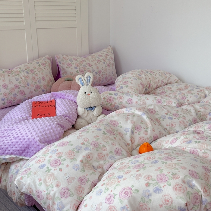 91家纺网 家纺一手货源 找家纺 柚子YOUTH 2024新款全棉双层纱豆豆婴儿绒床盖四件套 花园小猫