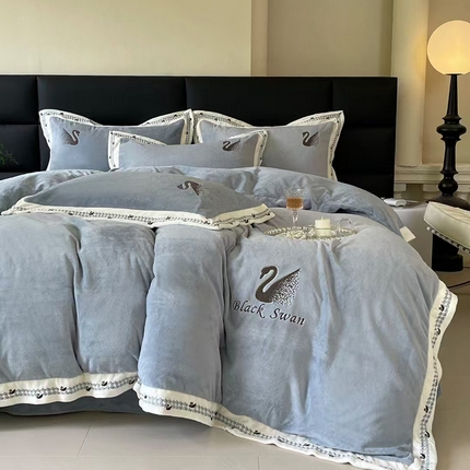 91家纺网 家纺一手货源 找家纺 未来家居 2024新款全消光天鹅刺绣牛奶绒四件套（电商控价格不低于400） 蓝灰色