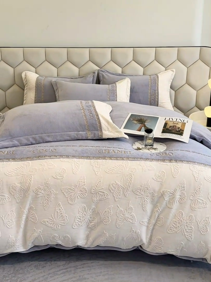 91家纺网 家纺一手货源 找家纺 宅家居 2024新款雕花拼接刺绣全消光A类高克重牛奶绒四件套-蝶之舞系列 蝶之舞-浅紫