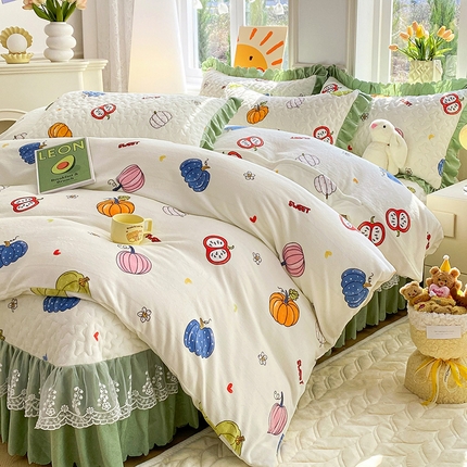 91家纺网 家纺一手货源 找家纺 （总）提花大世界 2025直播爆款高克重牛奶绒印花夹棉蕾丝花边床盖床裙单件三件四件套