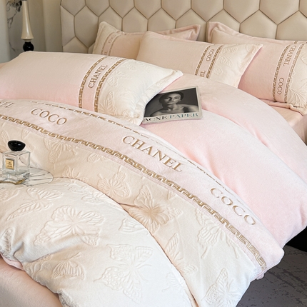 宅家居 2024新款雕花拼接刺绣全消光A类高克重牛奶绒四件套-蝶之舞系列 蝶之舞-粉玉