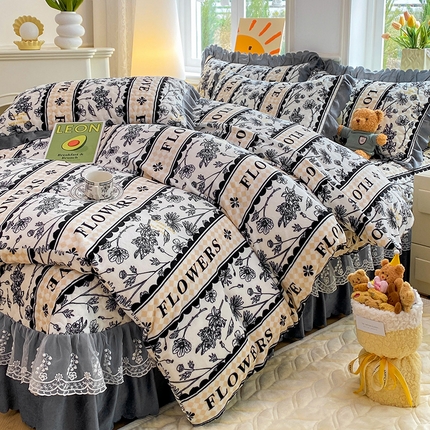 91家纺网 家纺一手货源 找家纺 （总）提花大世界 2025直播爆款高克重牛奶绒印花夹棉蕾丝花边床盖床裙单件三件四件套