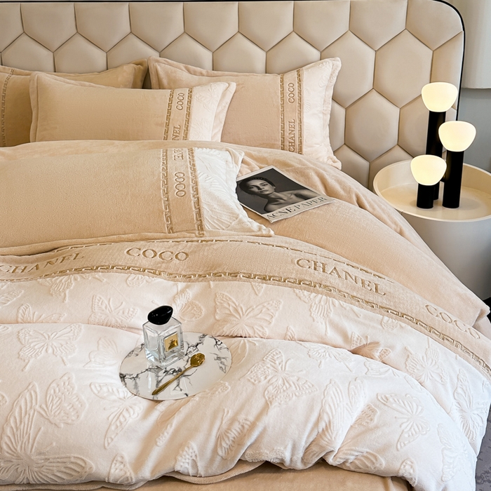 91家纺网 家纺一手货源 找家纺 宅家居 2024新款雕花拼接刺绣全消光A类高克重牛奶绒四件套-蝶之舞系列 蝶之舞-香槟