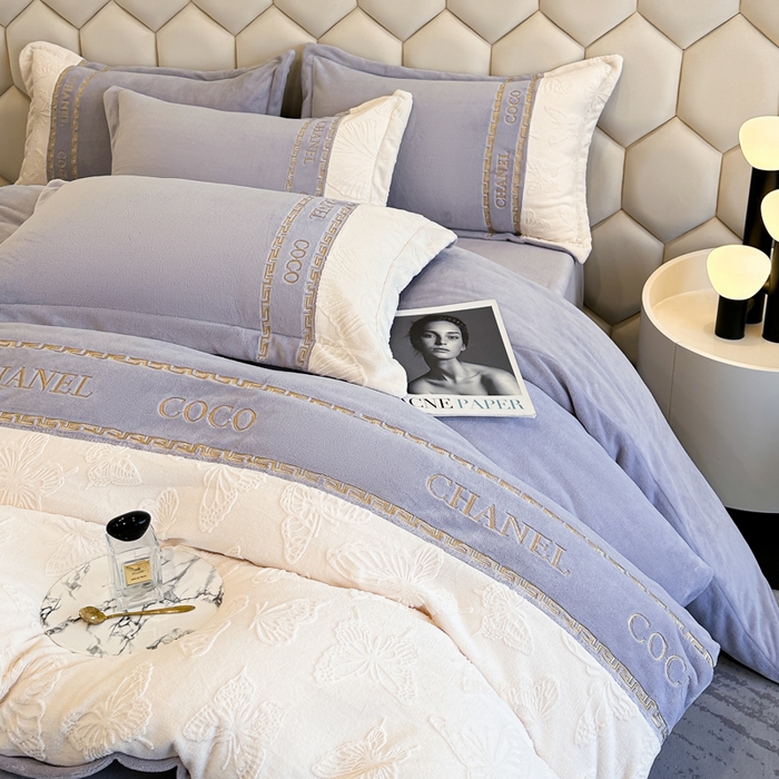 91家纺网 家纺一手货源 找家纺 宅家居 2024新款雕花拼接刺绣全消光A类高克重牛奶绒四件套-蝶之舞系列 蝶之舞-浅紫