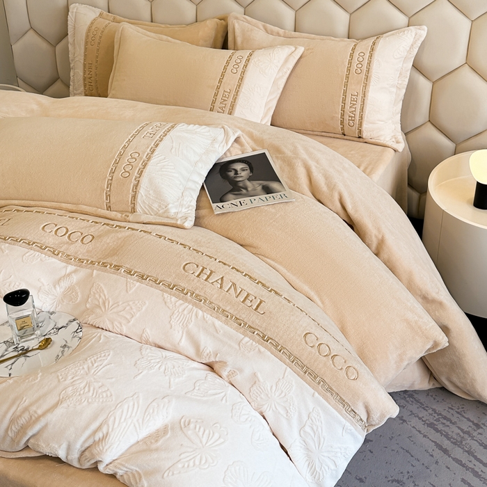 91家纺网 家纺一手货源 找家纺 宅家居 2024新款雕花拼接刺绣全消光A类高克重牛奶绒四件套-蝶之舞系列 蝶之舞-香槟