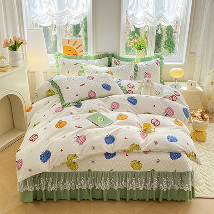 91家纺网 家纺一手货源 找家纺 提花大世界 2025直播爆款高克重牛奶绒印花夹棉蕾丝花边床盖床裙单件三件四件套 彩色南瓜